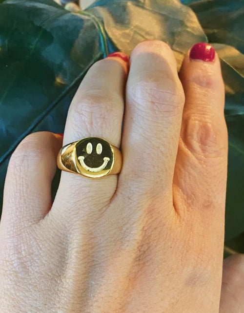 Load image into Gallery viewer, Stamped Smile Ring
