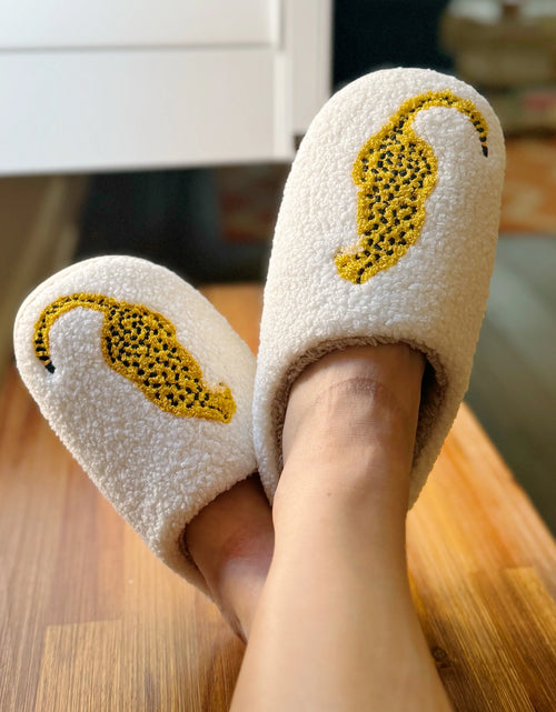 Load image into Gallery viewer, Sitting so Cool Cheetah Lounge Slippers
