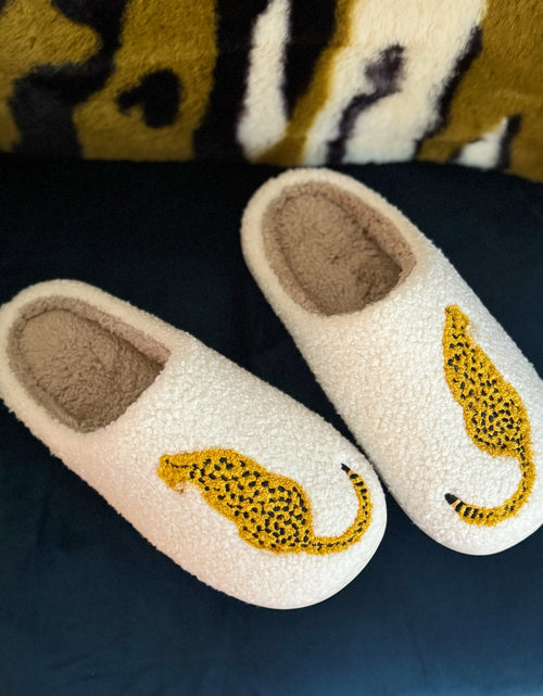 Load image into Gallery viewer, Sitting so Cool Cheetah Lounge Slippers
