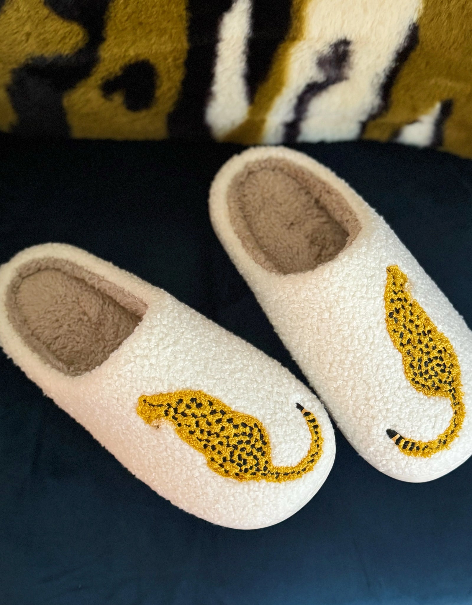 Sitting so Cool Cheetah Lounge Slippers