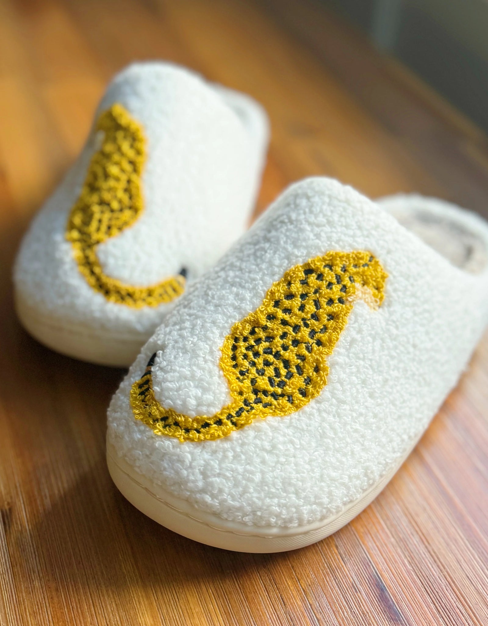 Sitting so Cool Cheetah Lounge Slippers